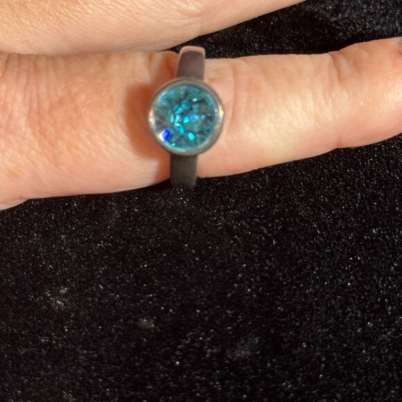 Touchstone Crystal by Swararovski Dark Turquoise Ring Size 6 - Picture 1 of 4